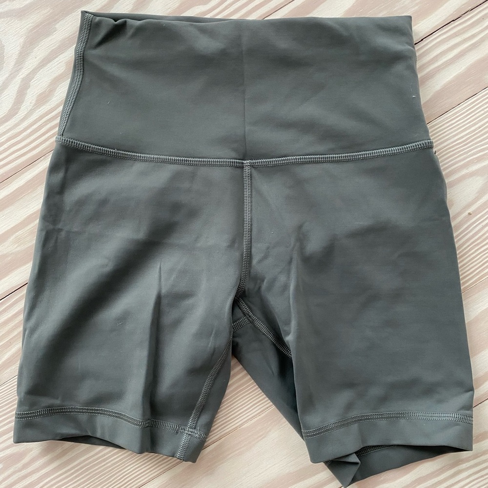 Wunder Train 6” Shorts size 4